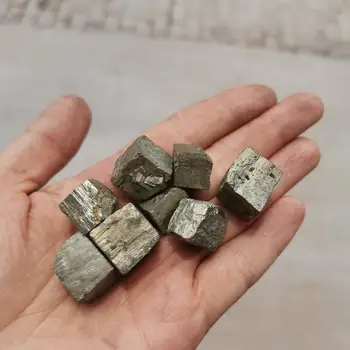 Gamtos Pyrite Nereguliarus Mineralinių kristalų Akmens, metalo Mokymo Grubus Pavyzdys